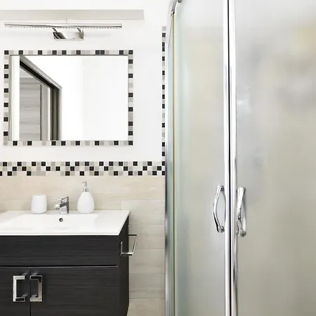לינה וארוחת בוקר Al Vicoletto - Genuine Hospitality & Private Parking 2*