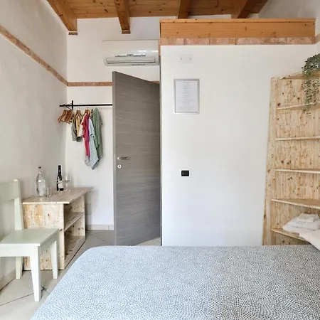 לינה וארוחת בוקר Al Vicoletto - Genuine Hospitality & Private Parking 2*