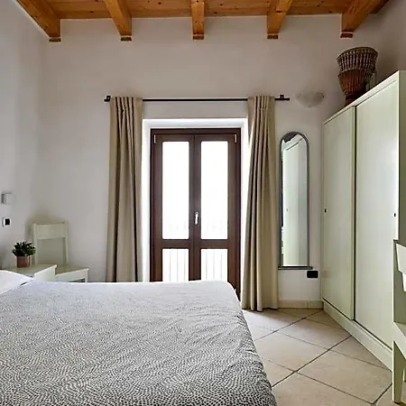 לינה וארוחת בוקר Al Vicoletto - Genuine Hospitality & Private Parking 2*
