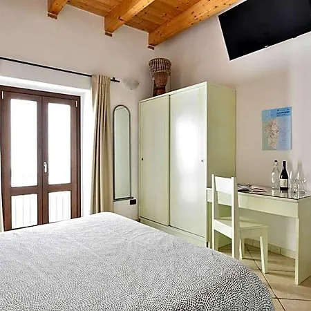 Al Vicoletto - Genuine Hospitality & Private Parking לינה וארוחת בוקר Tortolì
